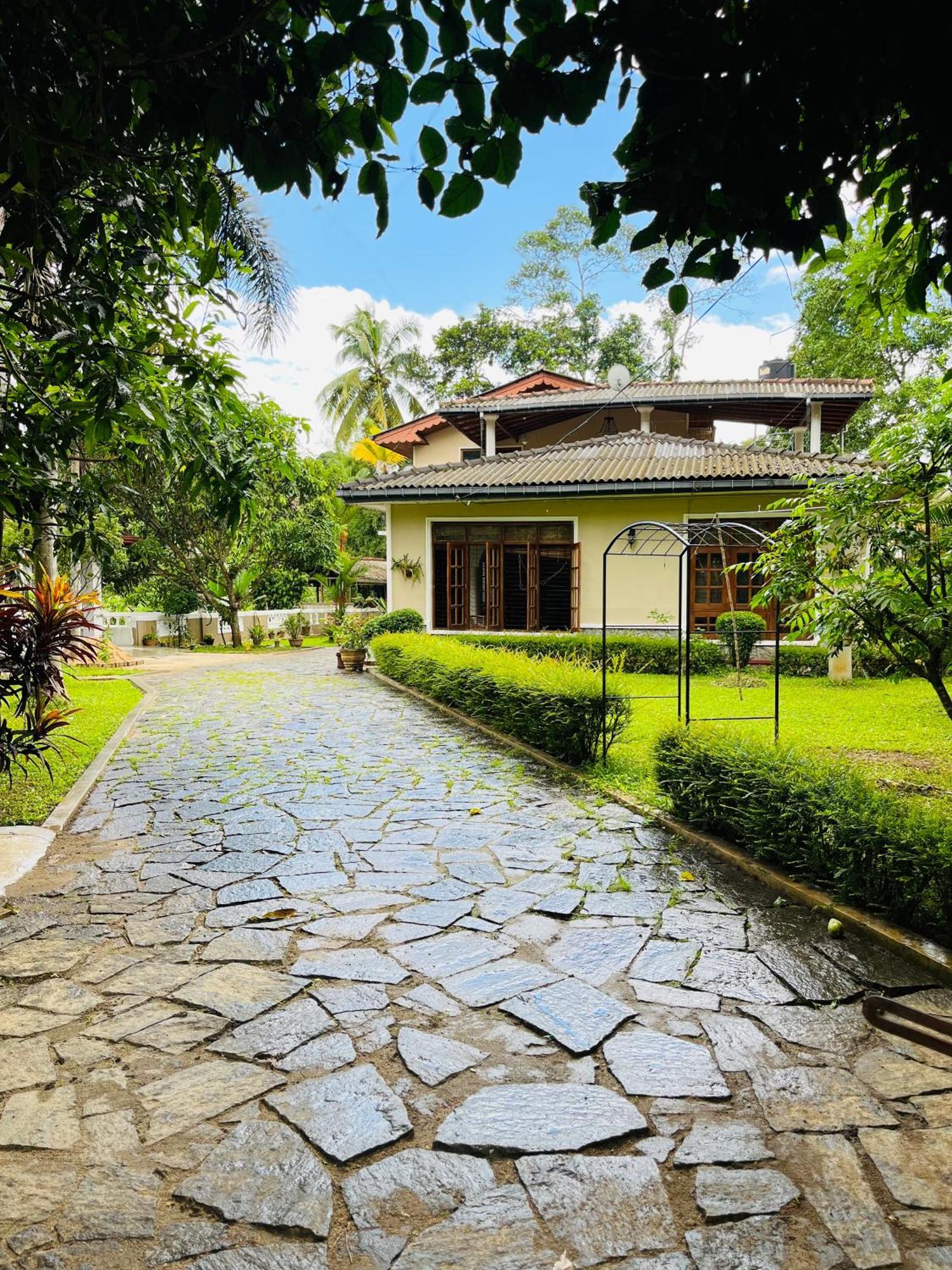 Kandy Living Homestay Exterior foto